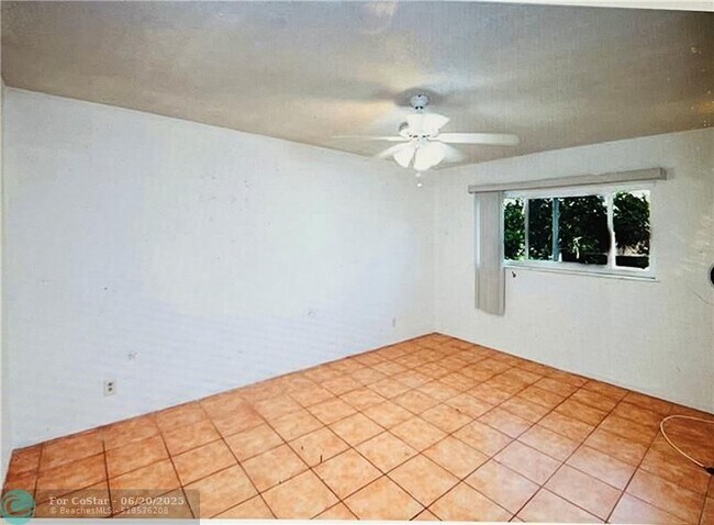 Building Photo - 3300 NE 10th Terrace