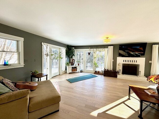Building Photo - Bright & Airy Home Near Brettun’s Pond – Scenic Views & Modern Comfort