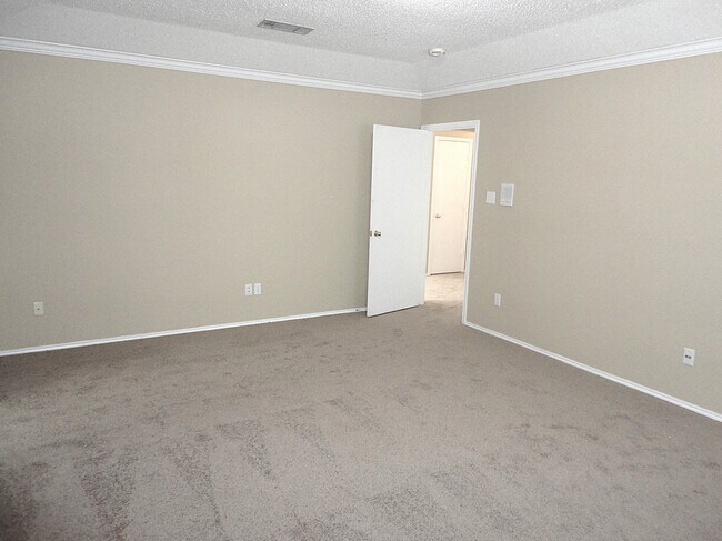 Building Photo - 6421 Jennie Ln