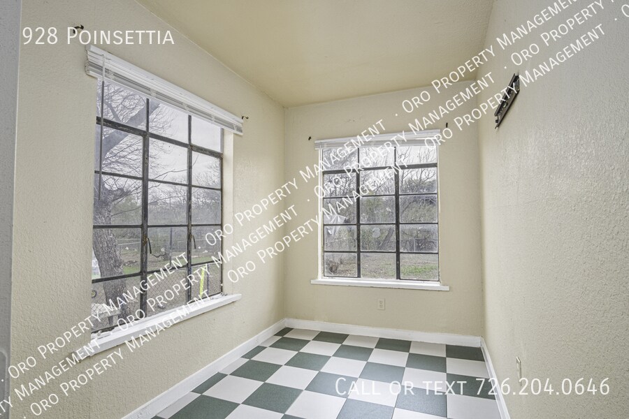 Building Photo - 928 Poinsettia-