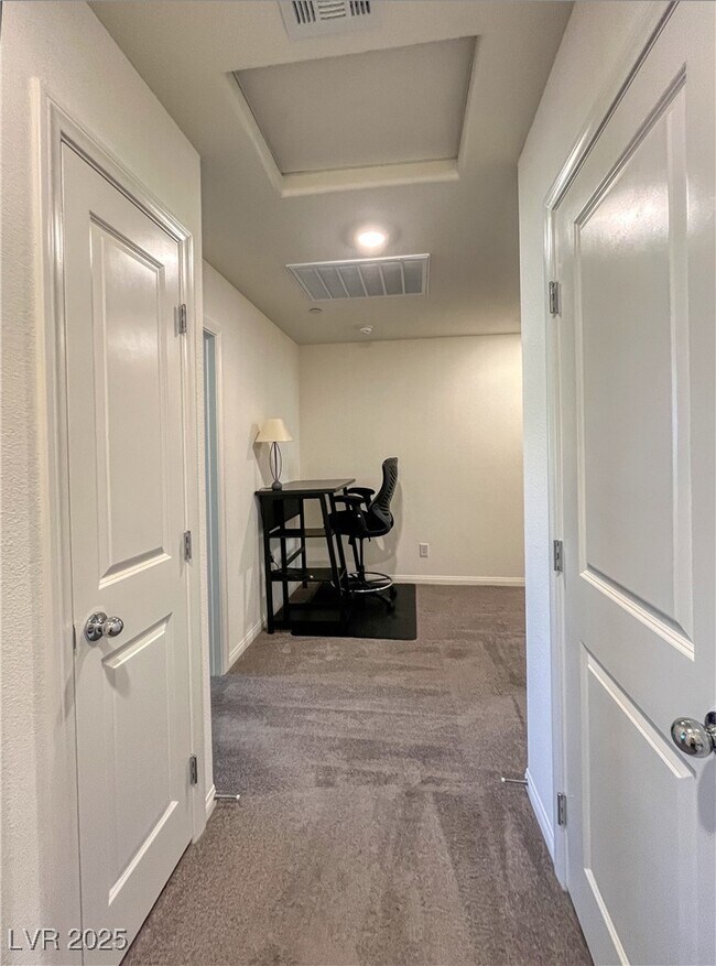 Building Photo - 12748 Feathersong