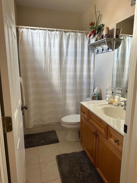2nd bedrooms Bathroom - 16130 Via Solera Cir