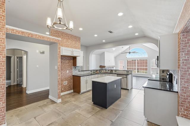 Building Photo - 2661 Redcedar Dr