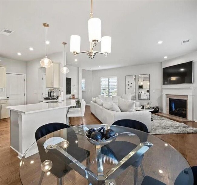 Building Photo - 2645 Quarterdeck Dr