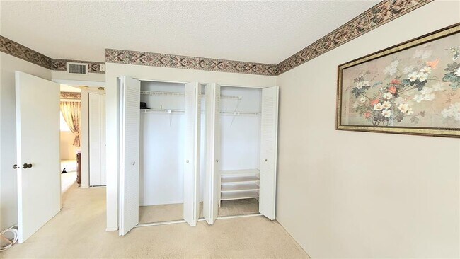 Building Photo - 11485 Oakhurst Rd