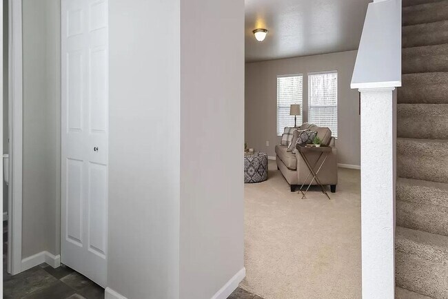 Building Photo - Immediate Occupancy Available!