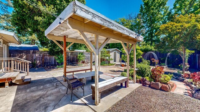 Building Photo - Beautiful 2 Bedroom 2 Bathroom Single Fami...