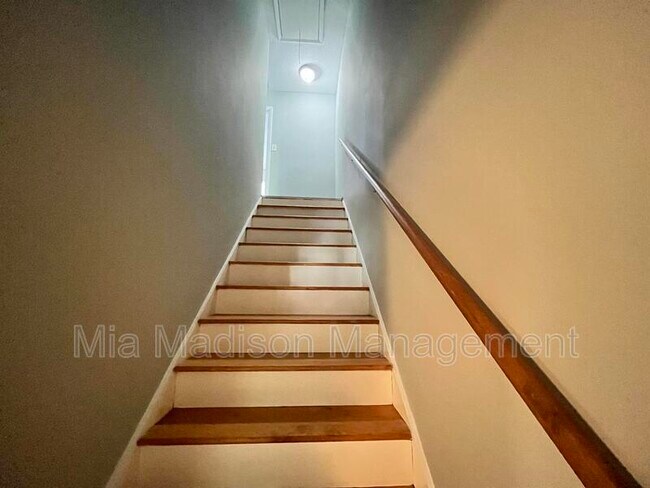 Building Photo - 527 Tibet Ave