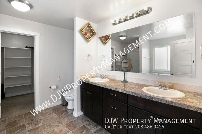 Building Photo - 5218 N Zamora Way