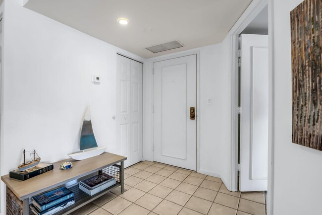 Building Photo - 4301 N Ocean Blvd