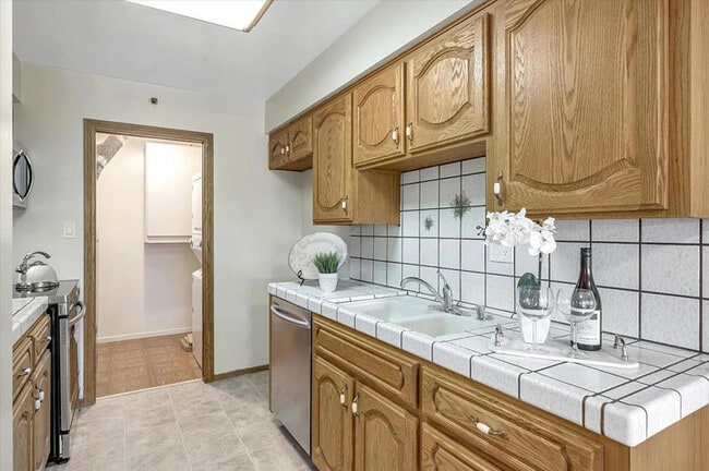 Building Photo - 2435 Rowntree Way