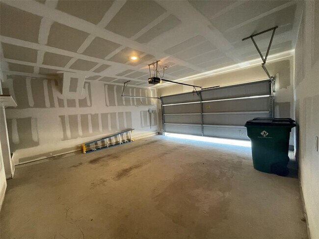 Building Photo - 1801 T H Johnson Dr