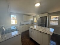 Building Photo - Newly Renovated Single Family in West Haven! Central A/C!