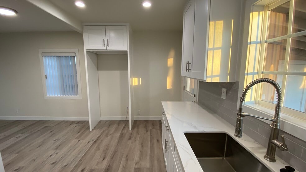 Building Photo - 1542 marine ave