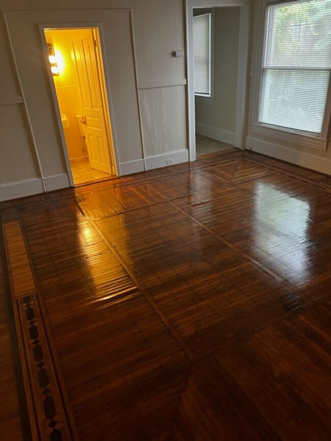 Building Photo - 300 N Spring St