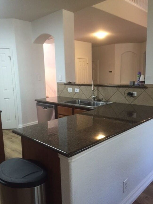 Building Photo - 25914 Mission Bluff