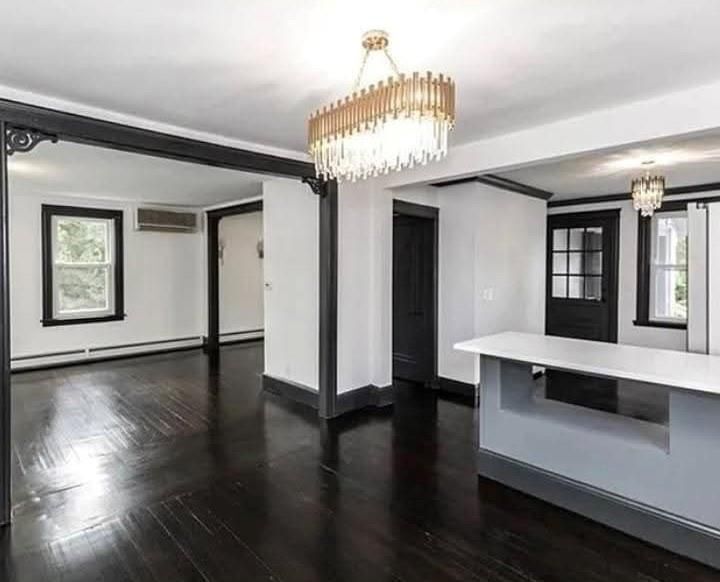 Building Photo - 902 Main Ave