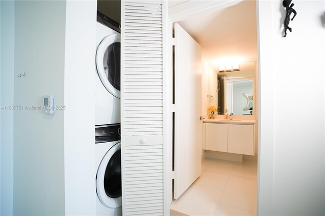 Building Photo - 300 Sunny Isles Blvd