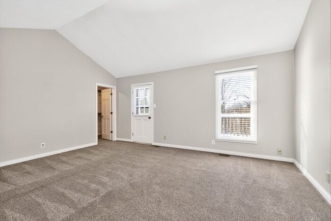 Building Photo - Beautiful Home surrounded by nature!