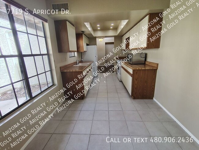 Building Photo - 7719 S Apricot Dr