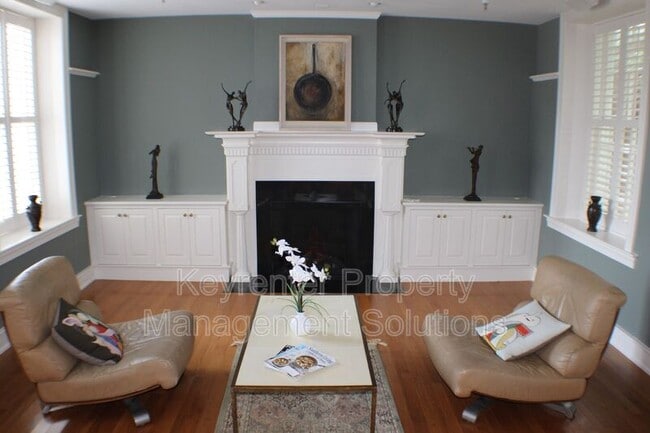 Building Photo - 100 W Village Dr