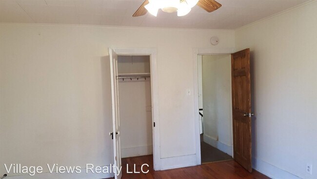 Building Photo - 102 E Brown St