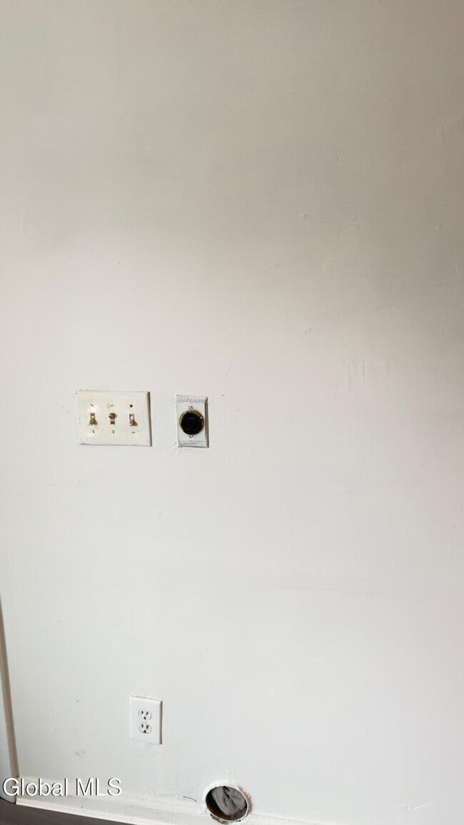 Building Photo - 3132 6th Ave