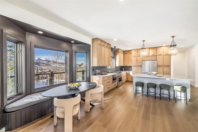 Building Photo - Fully Remodeled 4 bedroom Home in Hamilton Creek