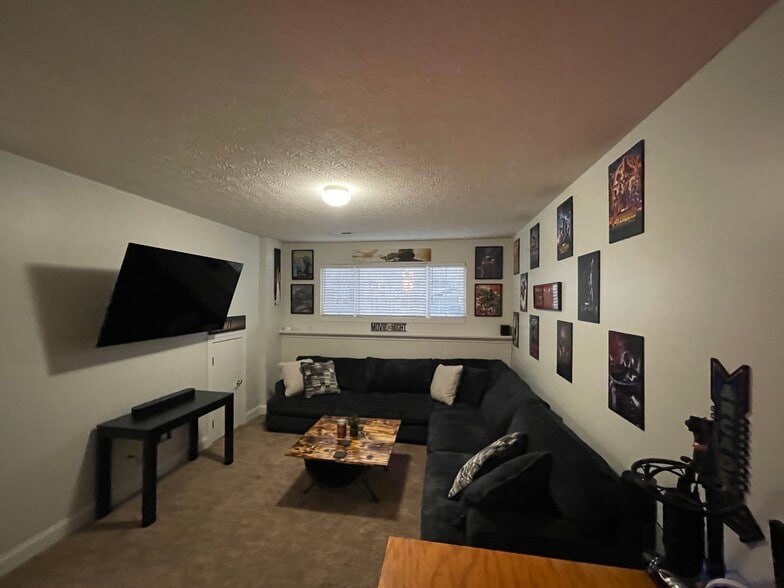 Building Photo - 2690 Gardenia Ave