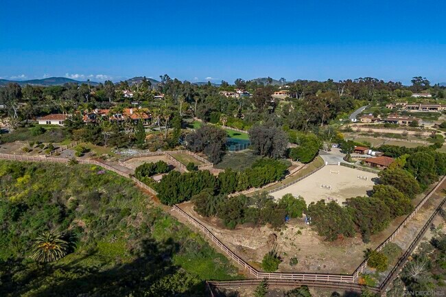 Building Photo - 5305 La Crescenta Rd
