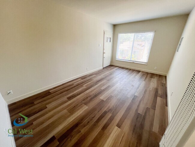 Building Photo - $2,495 - UPDATED 2 bedrooms/1 bathroom Upstairs Unit near Rose Garden!