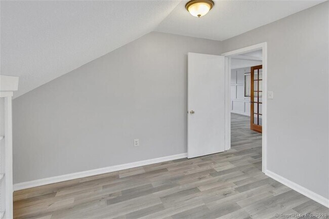 Building Photo - 571 Wolcott St