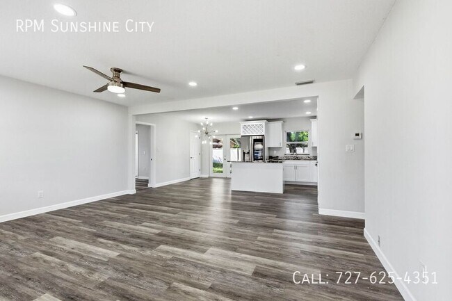 Building Photo - 1713 Valencia Dr E