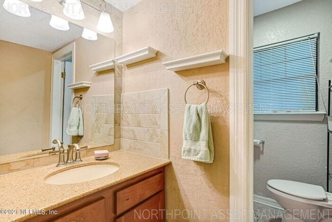 Building Photo - Cute 2BR 1BA Home w/ Stainless Kitchen • Fenced Yard in Jacksonville