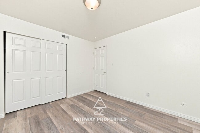 Building Photo - 872 W 500 S