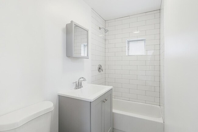 Building Photo - 1430 W Superior St