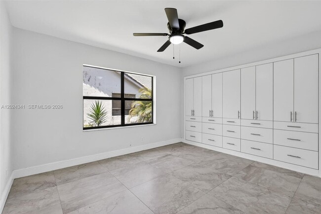Building Photo - 9654 Sun Pointe Dr