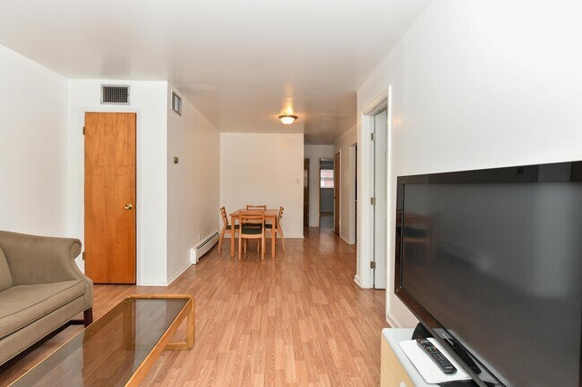 Building Photo - 207 Manhattan Ave