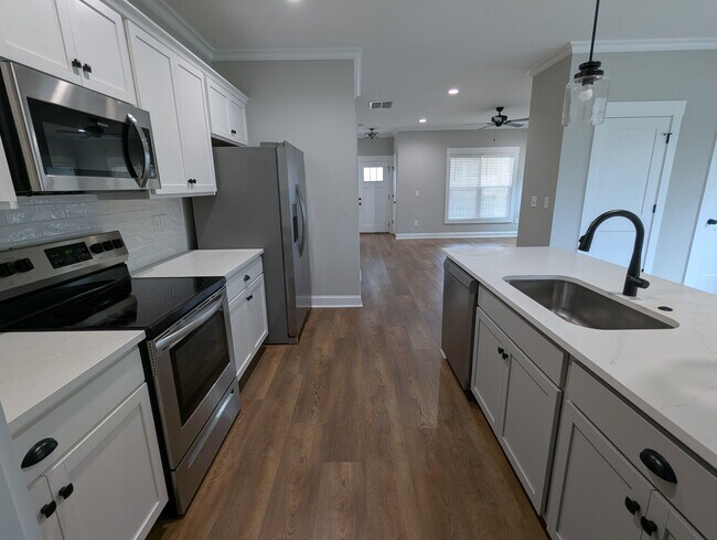 Building Photo - 568 Lowndes Hill Rd