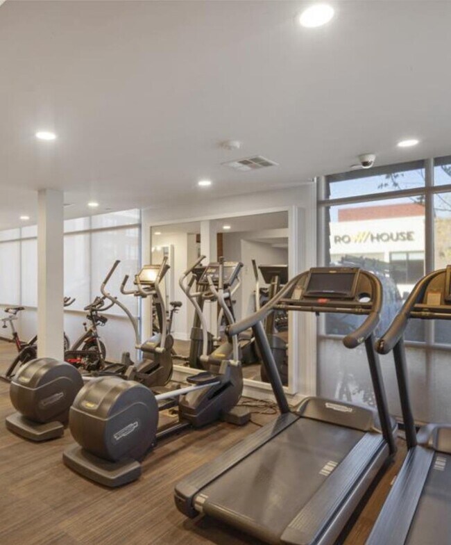 Building Photo - 400 El Camino Real