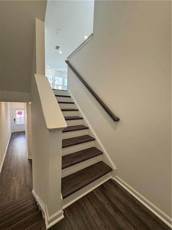 Building Photo - 516 Meadows Ln