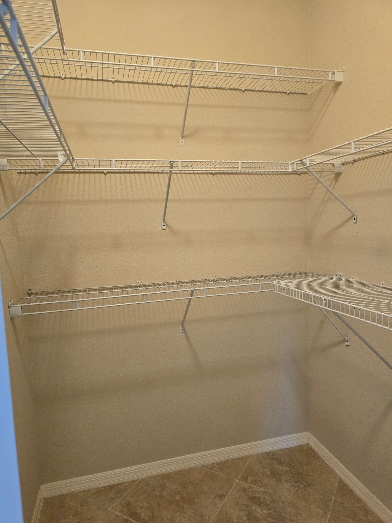 2 walk in closets - 2063 Imperial Cir