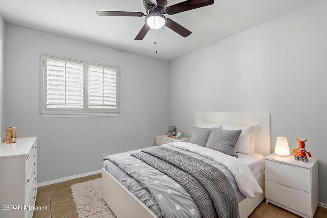 Building Photo - 809 Del Mar Dr