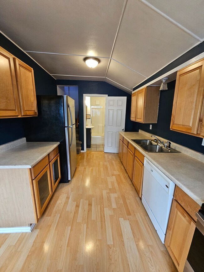 Building Photo - 2206001