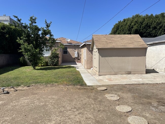 Back Yard - 840 Rose Ave