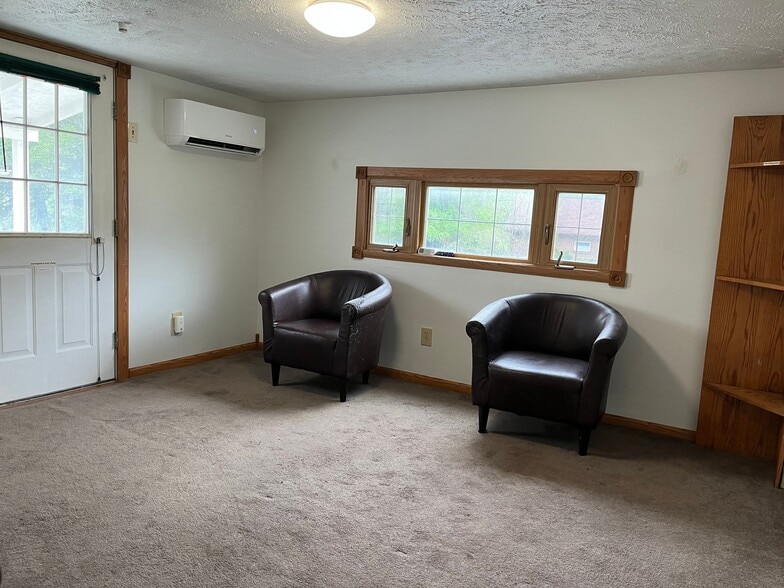 Building Photo - 818 Victory Ave