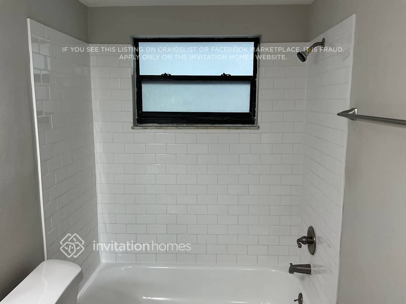 Building Photo - 16033 Villa Dr