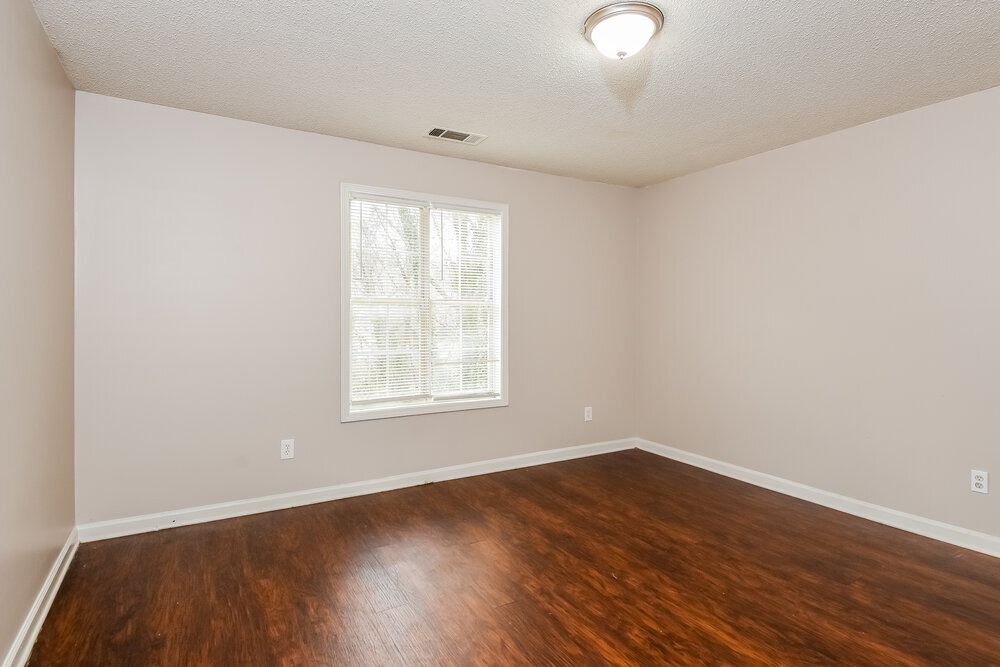 Building Photo - 221 Clydesdale Ln SE