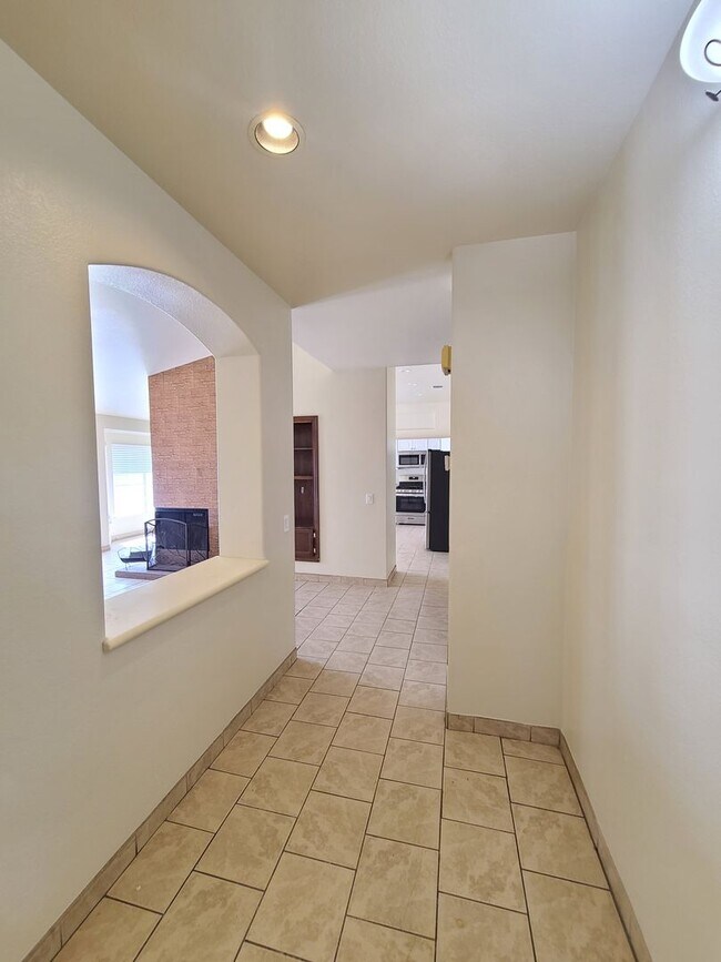 Building Photo - 1100 Dalila Ct