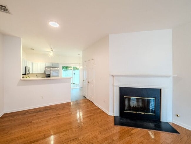 Building Photo - 1607 Cove Creek Cir